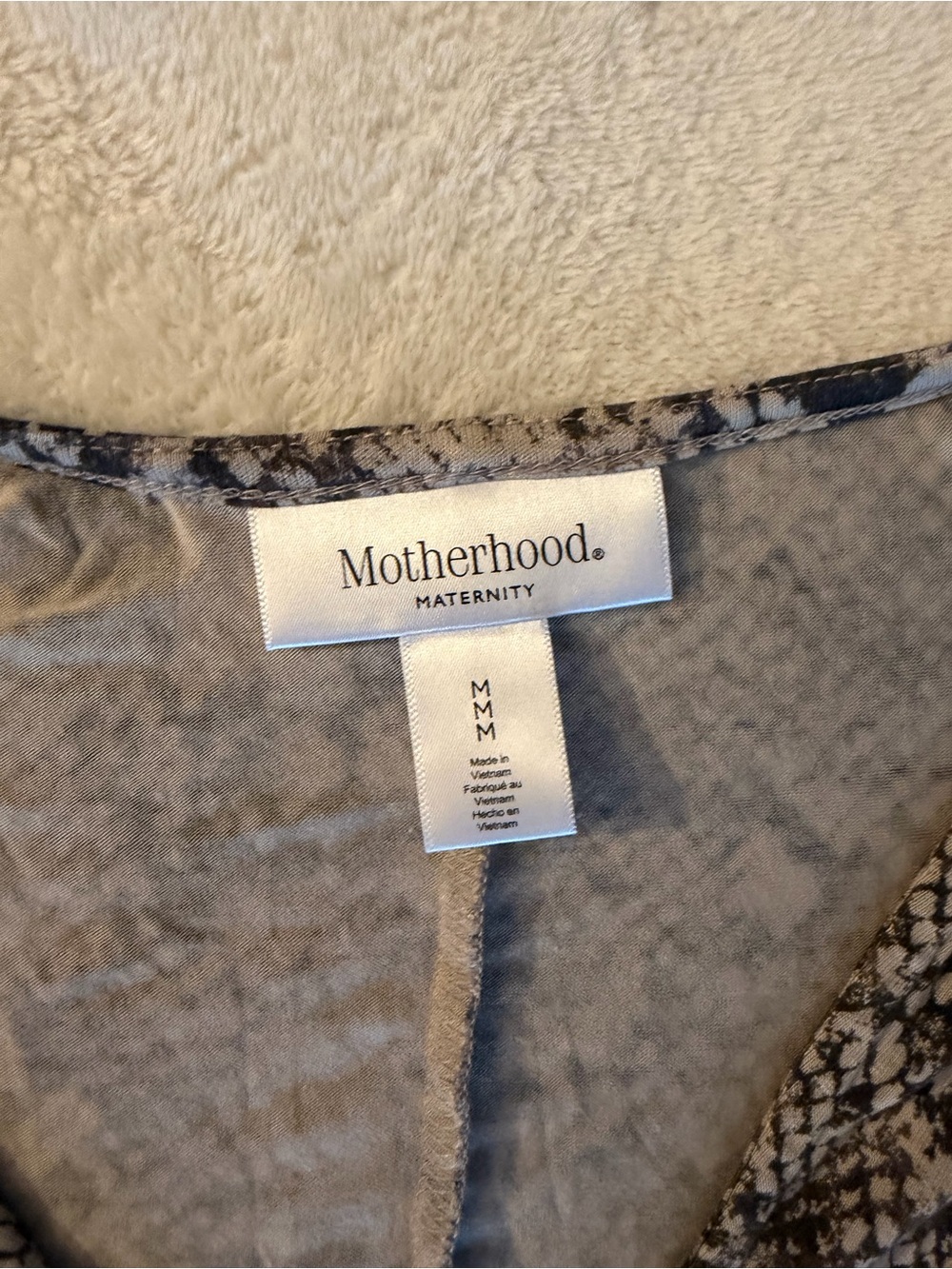 Motherhood Maternity Snakeskin Print Wrap Dress Size M Stretch - Picture 3 of 3